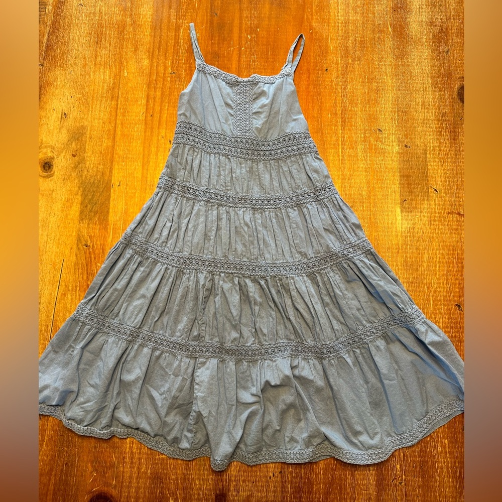 Super cute flowy mid to maxi dress